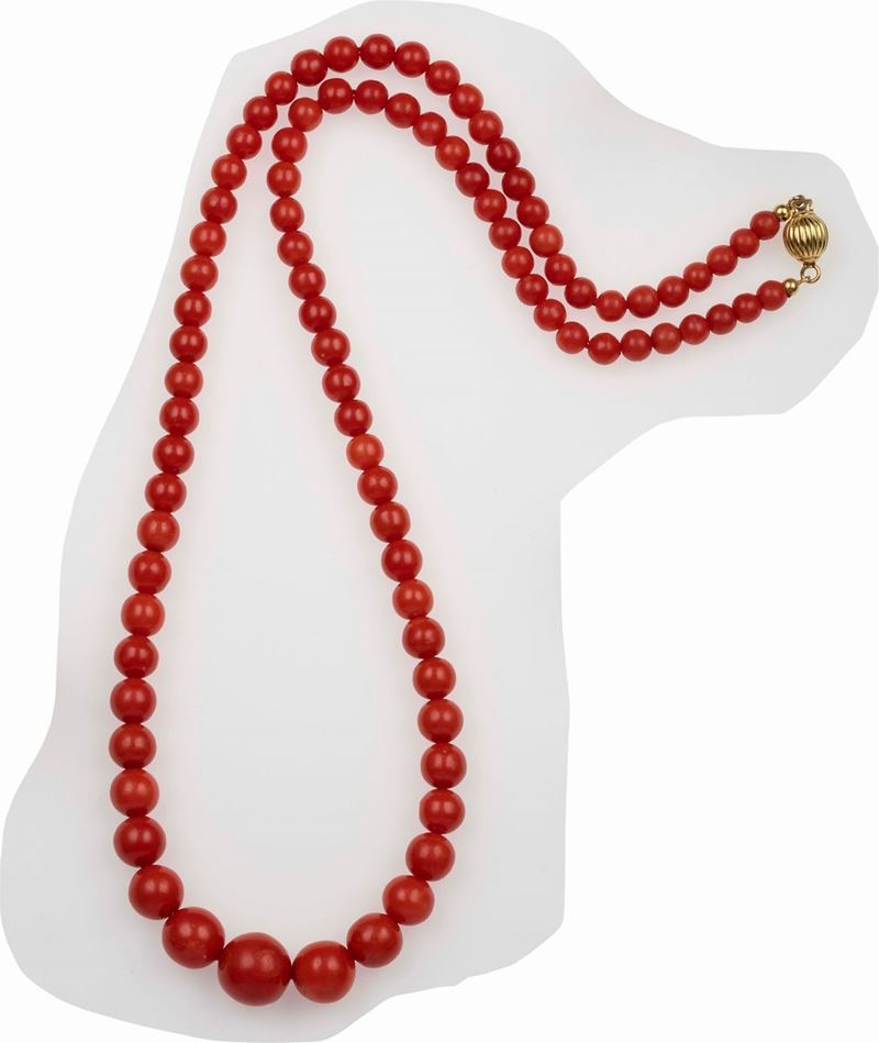 Graduated coral beads necklace  - Auction Fine Jewels - II - Cambi Casa d'Aste