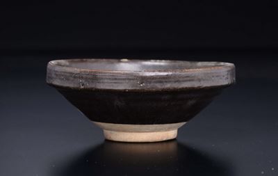 Ciotola Jun a Smaltato Marrone con Pennellate Azzurre e Rosse, Cina, Dinastia Song (960-1279)