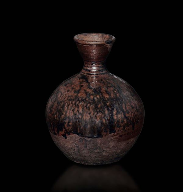 Vasetto in grès a smalto nero e marrone, Cina, Dinastia Song (960-1279)