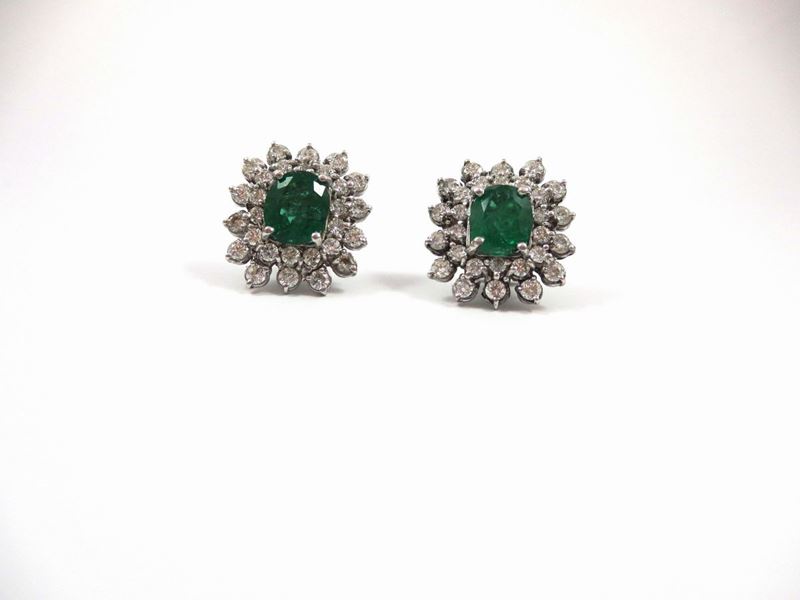 A pair of emerald and diamond earrings  - Auction Jewels Timed Auction - Cambi Casa d'Aste
