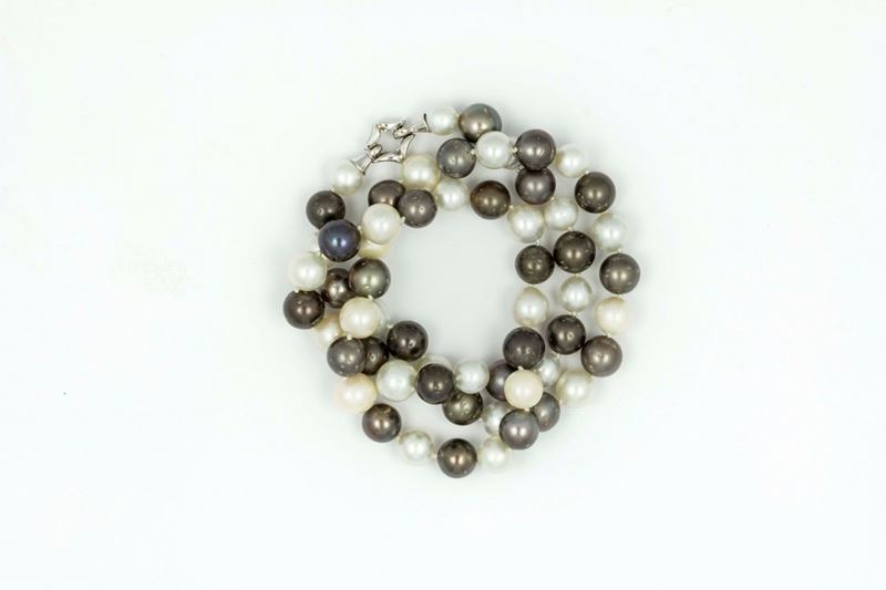Multicolor cultured pearls necklace and gold clasp  - Auction Jewels Timed Auction - Cambi Casa d'Aste