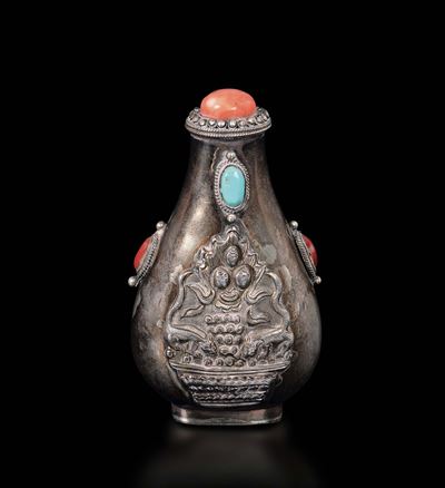 Snuff Bottle in Argento con Innesti in Corallo e Turchese, Tibet, XIX Secolo