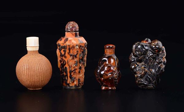 Four snuff bottles, two carved amber, a carved tortoiseshell and a straw one, China, 20th century