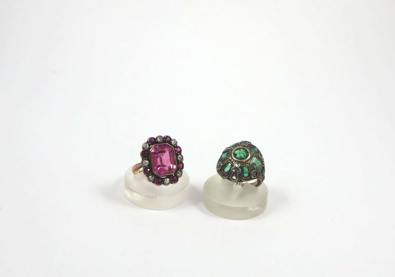 Lot comprising of one synthetic corundum ring and one emerald ring  - Auction Jewels Timed Auction - Cambi Casa d'Aste