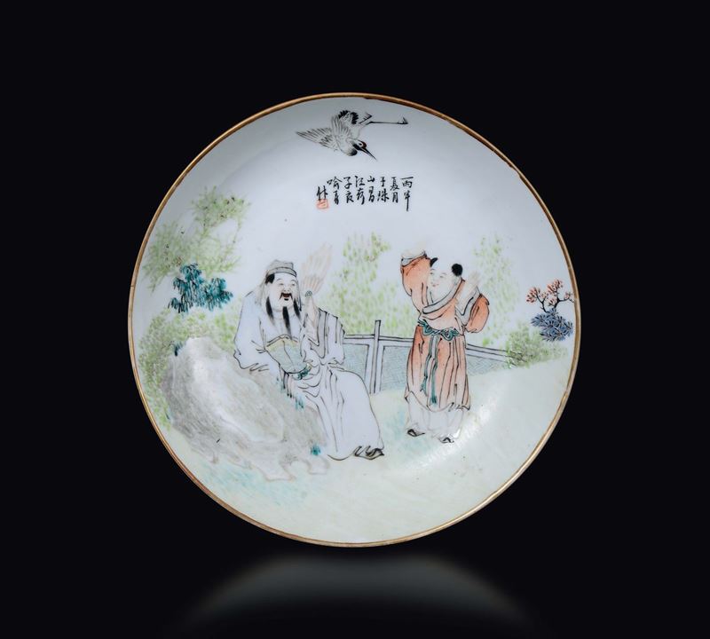 A polychrome enamelled porcelain dish with wise man and children and inscription, China, Qing Dynasty, 19th century  - Auction Fine Chinese Works of Art - Cambi Casa d'Aste