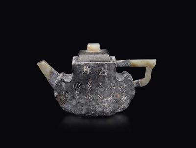 Teiera in Peltro con Iscrizioni sul Corpo e Profili in Giada, Cina, Dinastia Qing, XIX Secolo