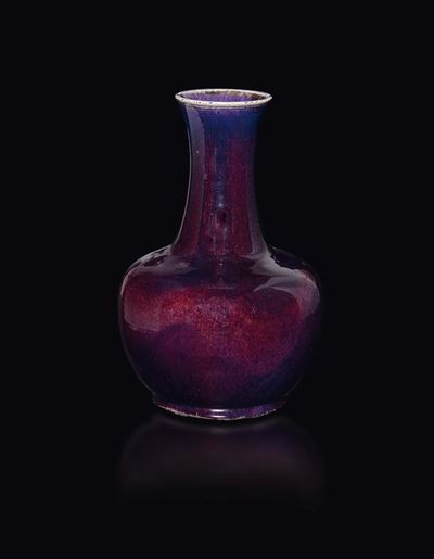 Vaso a Bottiglia in Porcellana Flambé sui Toni del Viola, Cina, Dinastia Qing, XIX Secolo
