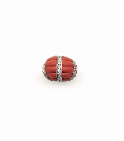 Webb. Anello con Corallo