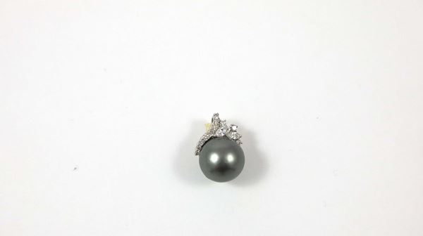 Grey pearl and diamond pendant