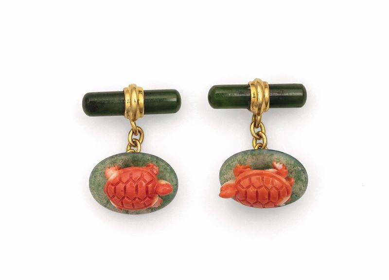 Pair of agate and coral cufflinks set in yellow gold  - Auction Fine Jewels - Cambi Casa d'Aste