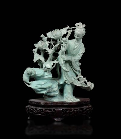 Gruppo in Turchese Raffigurante Guanyin con Rose e Gatto Sopra Roccia, Cina, Inizio XX Secolo