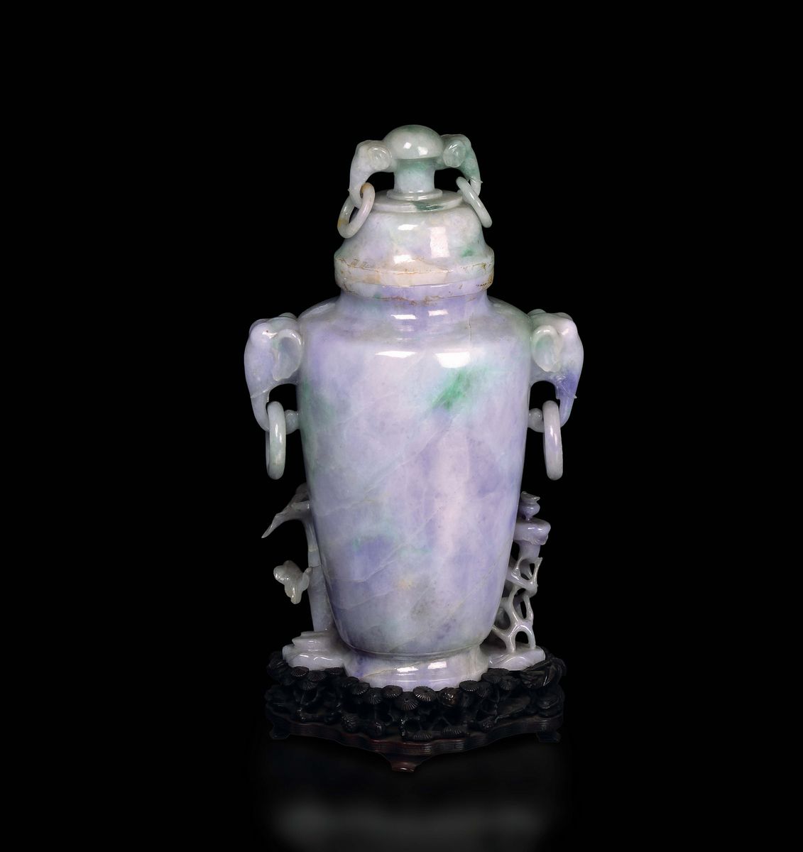 Grande Vaso in Giadeite con Sfumature Lavanda Raffigurante Guanyin con Fanciulla ed Anse a Guisa ...