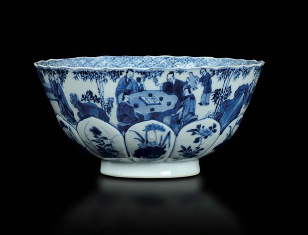 Bowl in porcellana bianca e blu con raffigurazione di uomini che giocano, Cina, Dinastia Qing, epoca Kangxi (1662-1722)