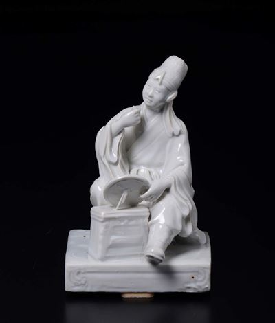 Figura di Artista Seduto in Porcellana Blanc De Chine, Cina, Repubblica, XX Secolo