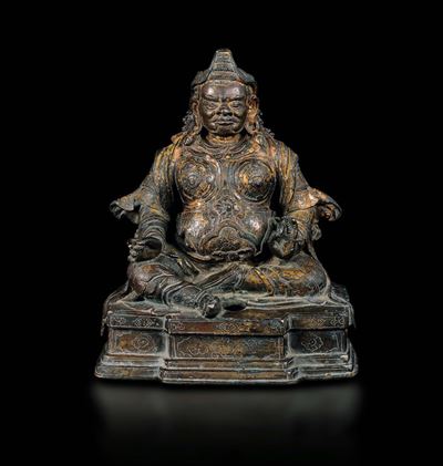 Figura di Guardiano Seduto in Bronzo con Tracce di Doratura, Tibet, Fine XVII Secolo