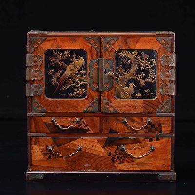 Portagioie in Legno Laccato, Cina
