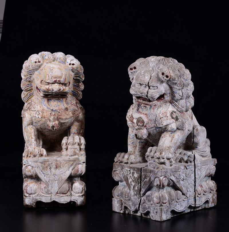 a pair of carved wood Pho dogs, China, Qing Dynasty, 19th century  - Auction Chinese Works of Art - Cambi Casa d'Aste