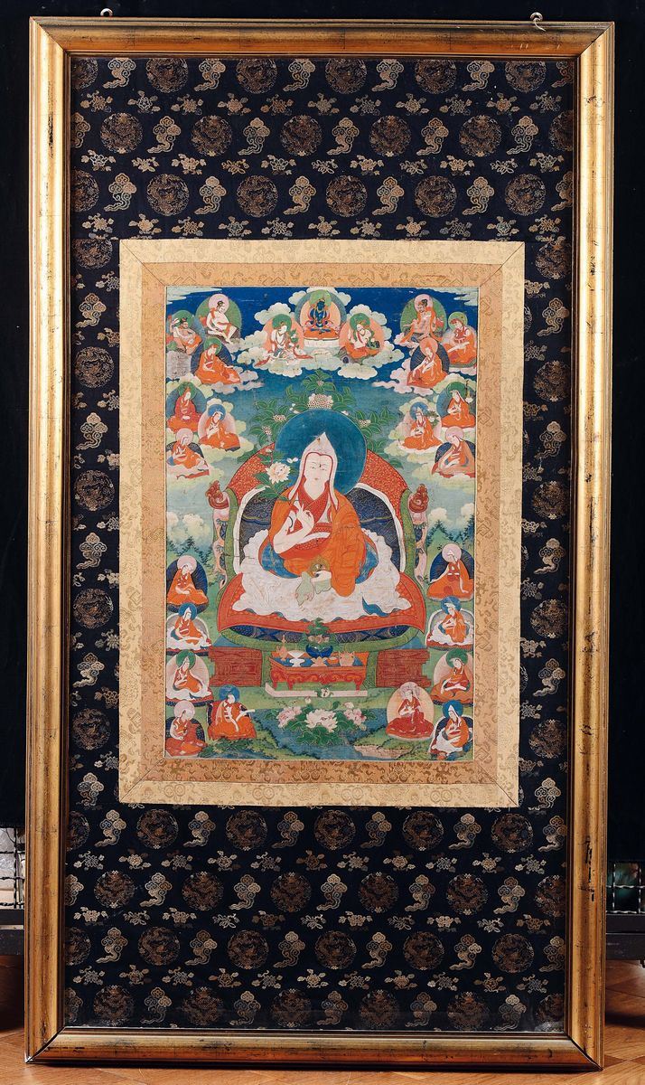 Tanka incorniciato con figura di Lama centrale, Tibet, XVIII secolo  - Asta Fine Chinese Works of Art - Cambi Casa d'Aste