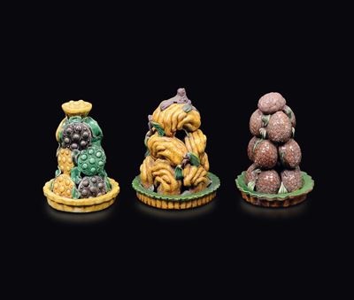 Tre Cestini di Frutta in Porcellana a Smalti Policromi, Cina, Dinastia Qing, XIX Secolo