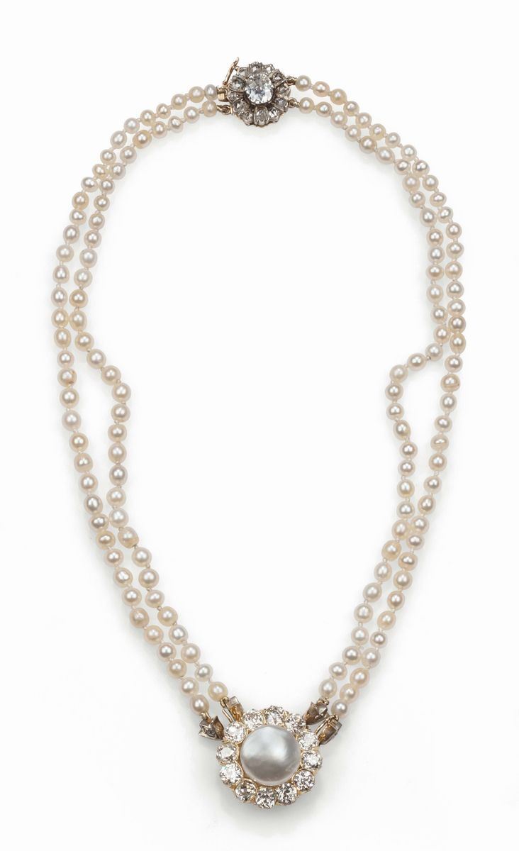 Doppio filo di di perle naturali con al centro perla mabé e diamanti di vecchio taglio  - Asta Fine Jewels - Cambi Casa d'Aste