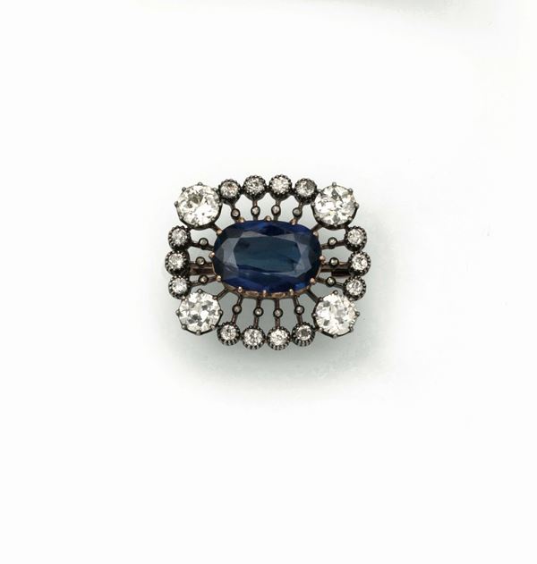 Sapphire and diamond brooch set in yellow gold and silver. Indication of heating