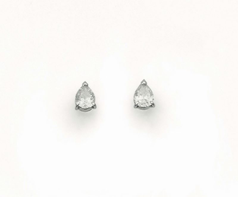 Earrings with pear-cut diamond set in white gold  - Auction Fine Jewels - Cambi Casa d'Aste