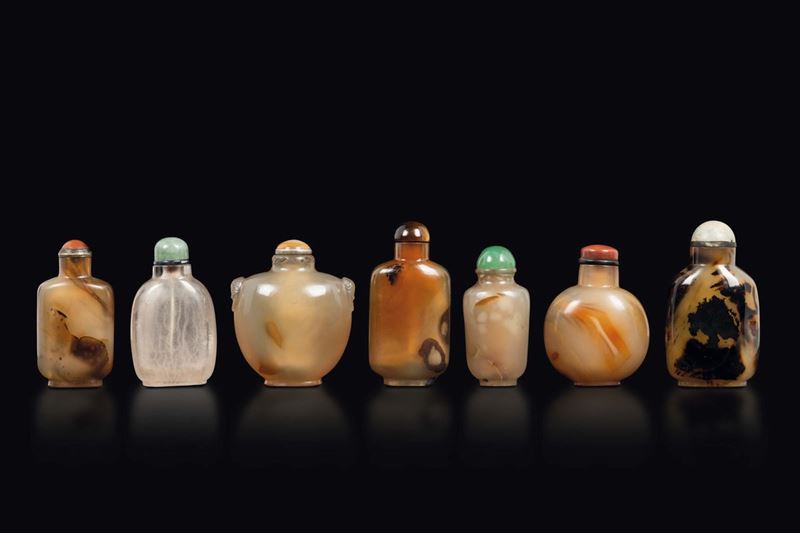 Lotto di sei snuff bottles in agata ed una in vetro, Cina, Dinastia Qing, XIX secolo  - Asta Fine Chinese Works of Art - Cambi Casa d'Aste