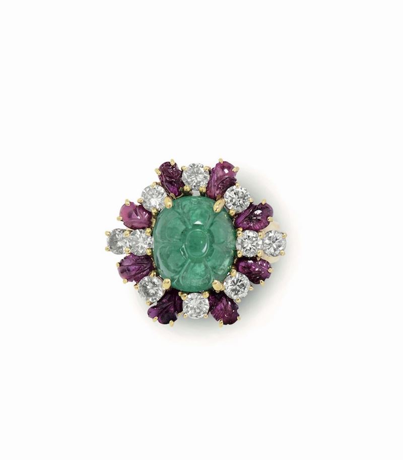 Carved emerald, ruby and diamond ring set in white gold  - Auction Fine Jewels - Cambi Casa d'Aste