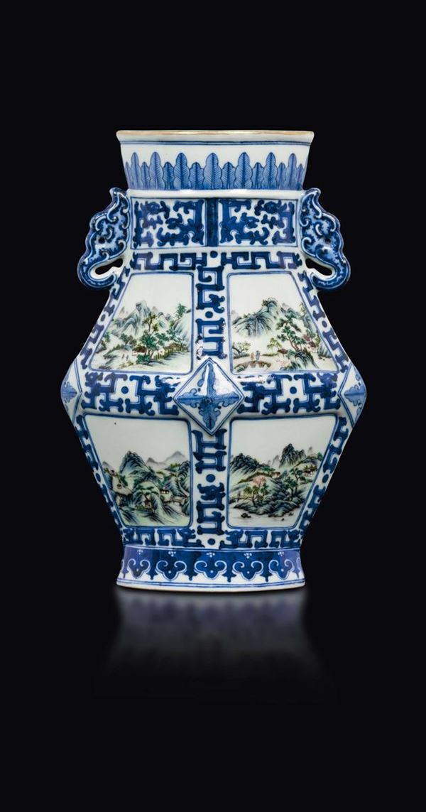 Vaso in porcellana a smalti policromi con decoro entro riserve di paesaggio montano e fluviale, Cina, Dinastia Qing, XIX secolo