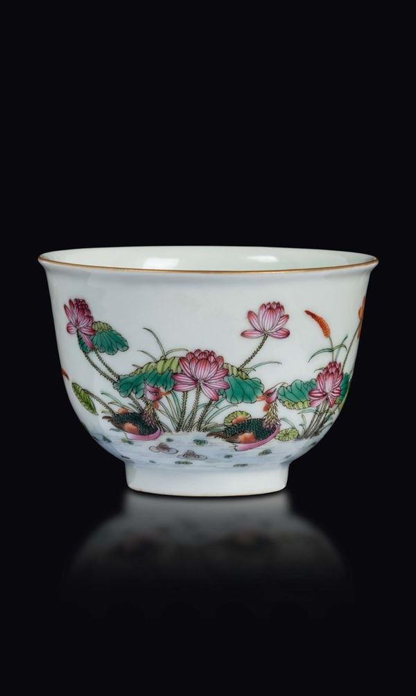 A polychrome enamelled porcelain cup with ducks, China