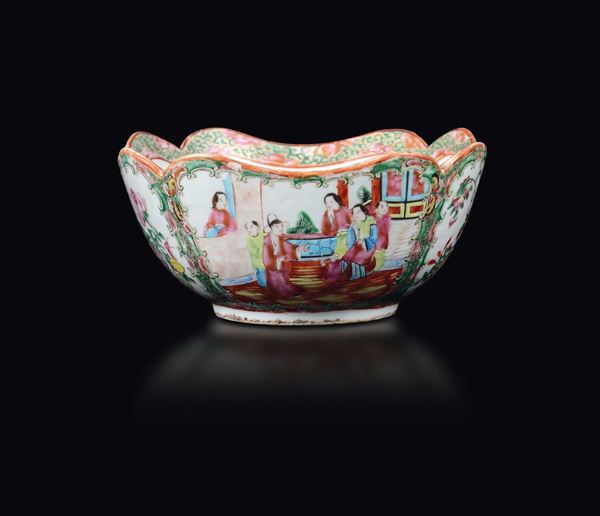Ciotola in porcellana Canton a smalti policromi con immagini naturalistiche e personaggi entro riserve, Cina, Dinastia Qing, XIX secolo