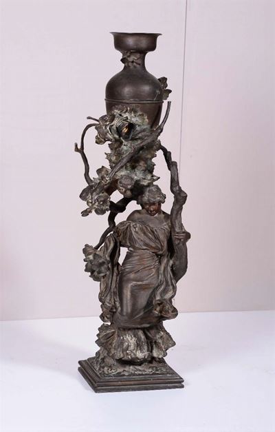 Base di Lampada in Bronzo con Figura di Vestale e Anfora, Firmata Fazzi