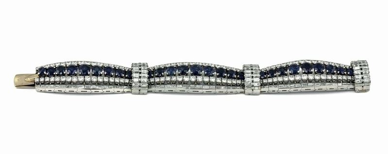 Platinum bracelet set with diamonds and sapphires. Not signed but can be attributed to Bulgari which is in possession of an identical one in diamonds and rubies  - Auction Fine Jewels - Cambi Casa d'Aste