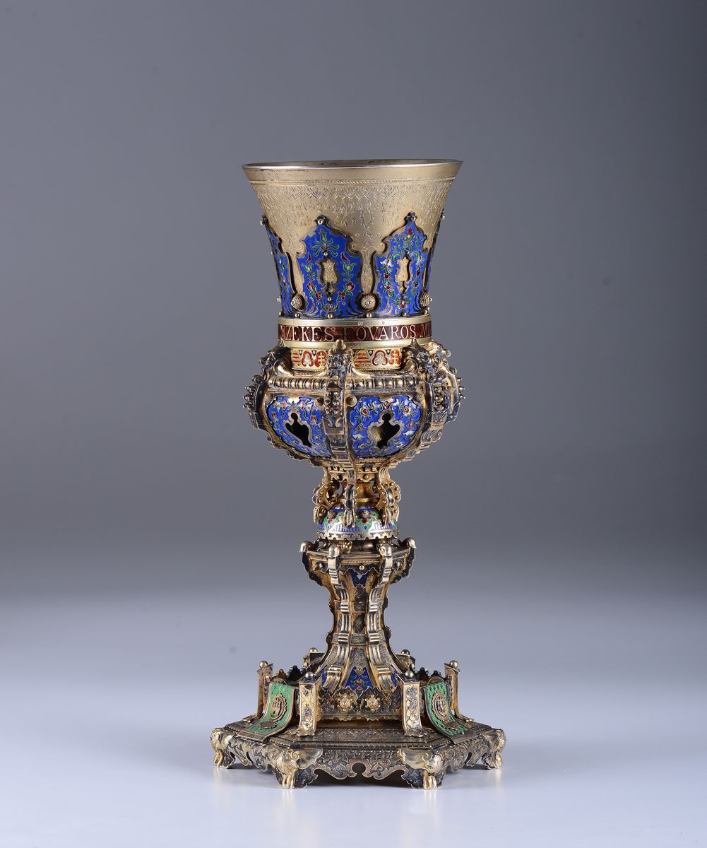 Importante Coppa in Argento Fuso, Sbalzato, Cesellato, Dorato e Smalti Policromi, Budapest 1896, ...