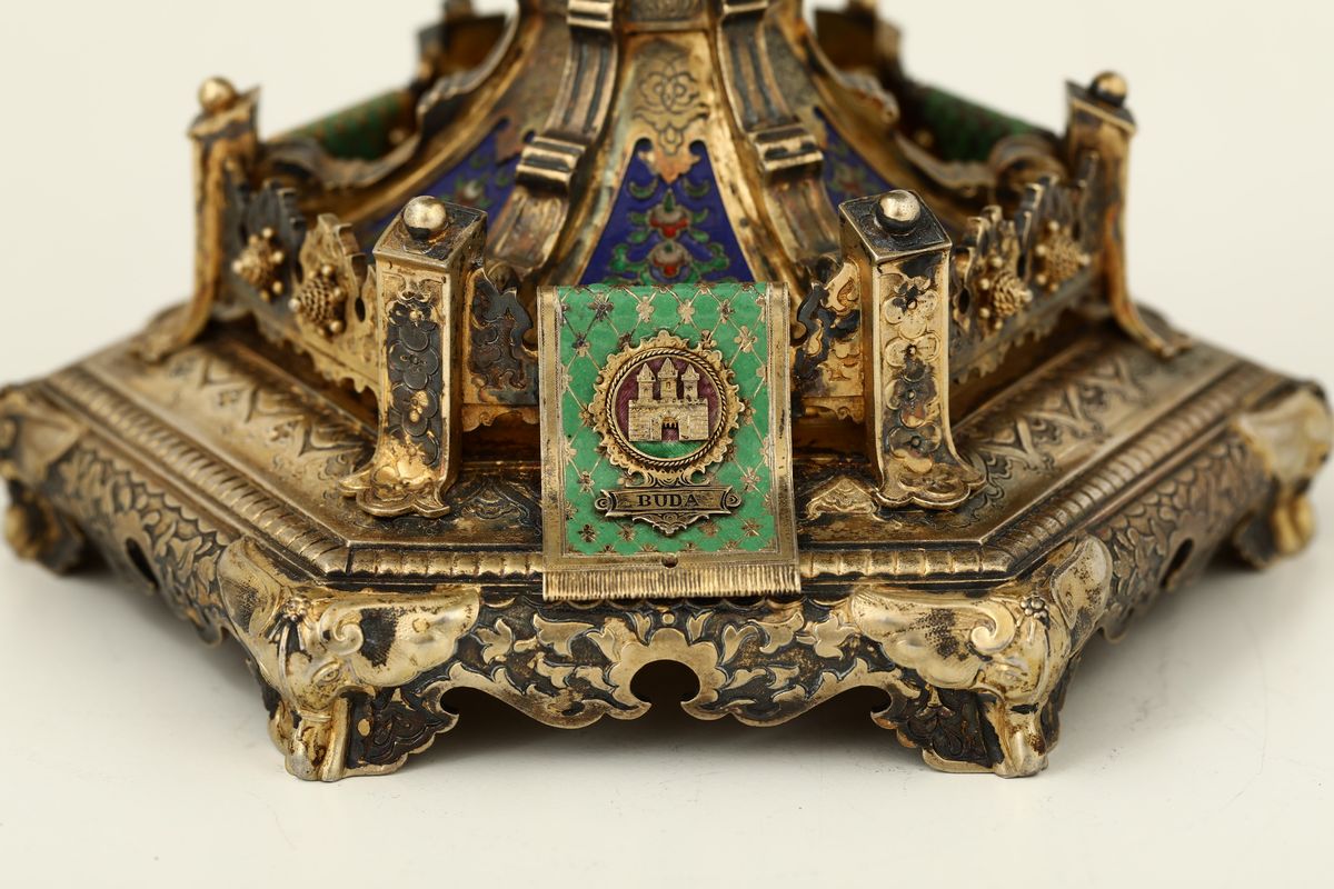 Importante Coppa in Argento Fuso, Sbalzato, Cesellato, Dorato e Smalti Policromi, Budapest 1896, ...