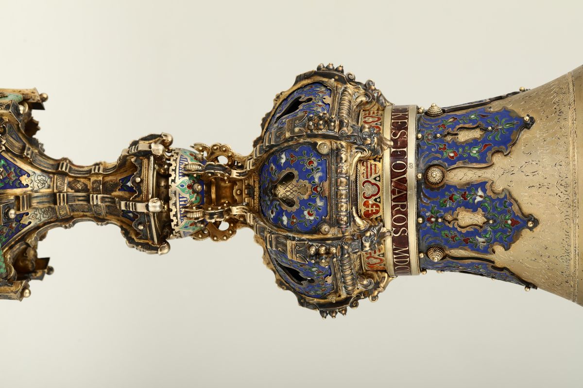 Importante Coppa in Argento Fuso, Sbalzato, Cesellato, Dorato e Smalti Policromi, Budapest 1896, ...