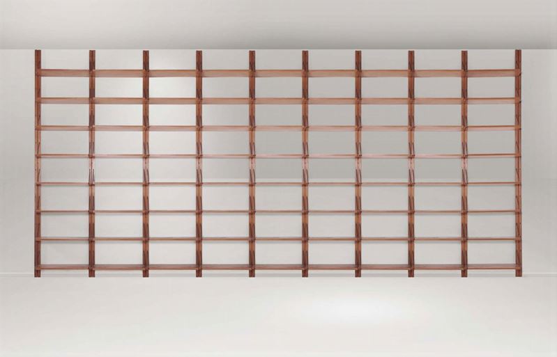 Grande libreria componibile in legno con supporti in ottone.  - Auction Design - II - Cambi Casa d'Aste