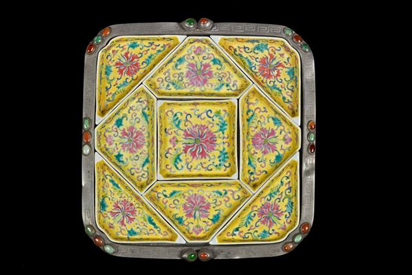 A silver tray with polychrome enamelled porcelainfood boxes, China, Qing Dynasty, 19th century