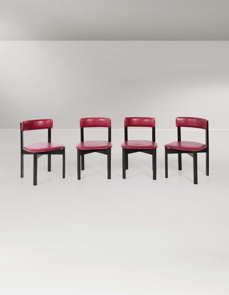 Quattro sedie con struttura in legno e seduta in skai  - Asta Design - III - Cambi Casa d'Aste