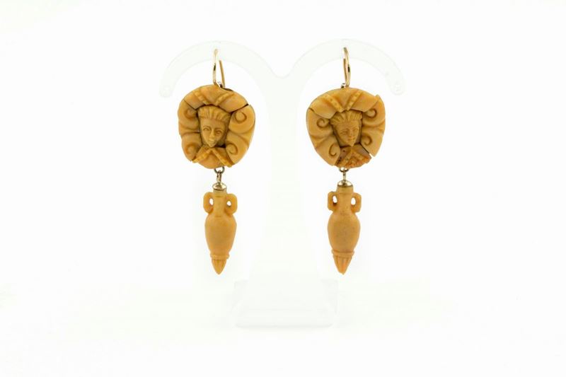 Pair of engraved coral earrings  - Auction Jewels Timed Auction - Cambi Casa d'Aste