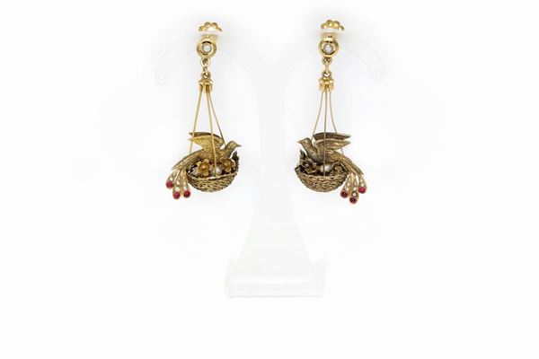 Pair of gold pendent earrings