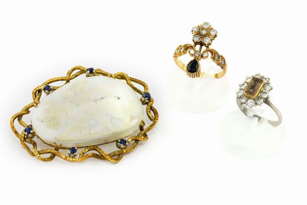 Lot comprising of a cameo and two rings