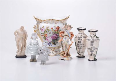Lotto di Maioliche Composto da Vasetti e Statuine