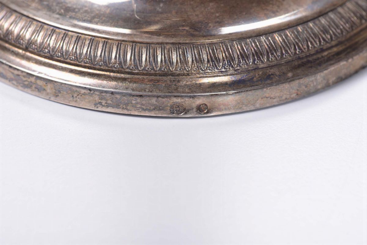 Coppia Candelieri in Argento con Fusto Troncoconico e Base Circolare, XIX Secolo