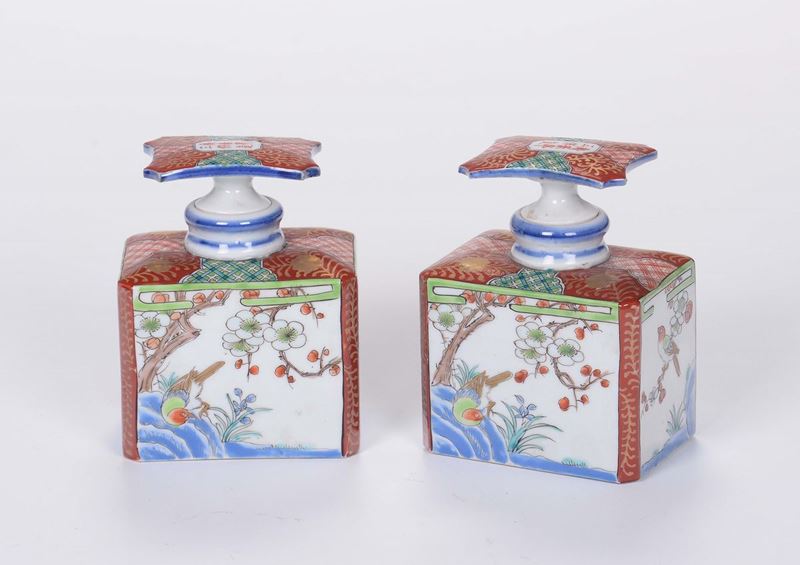 Coppia di vasetti in porcellana, XIX secolo  - Auction Asta a Tempo antiquariato - II - Cambi Casa d'Aste