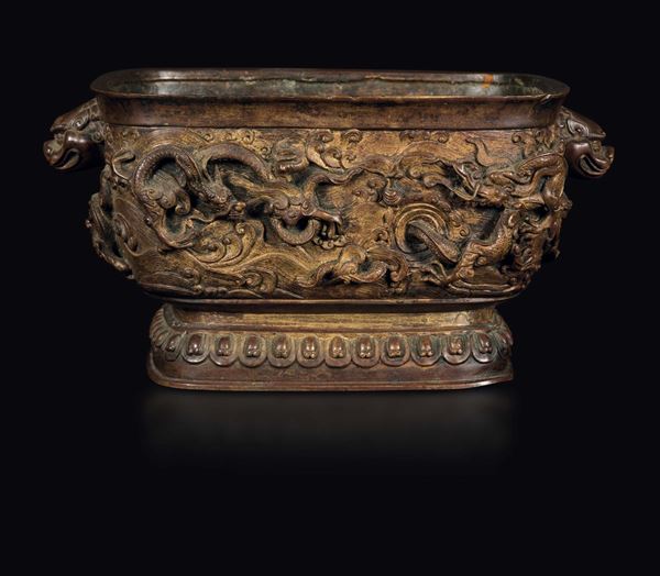 Incensiere in bronzo con manici con decoro di dragoni a rilievo, Cina, Dinastia Qing, epoca Qianlong (1736-1795)