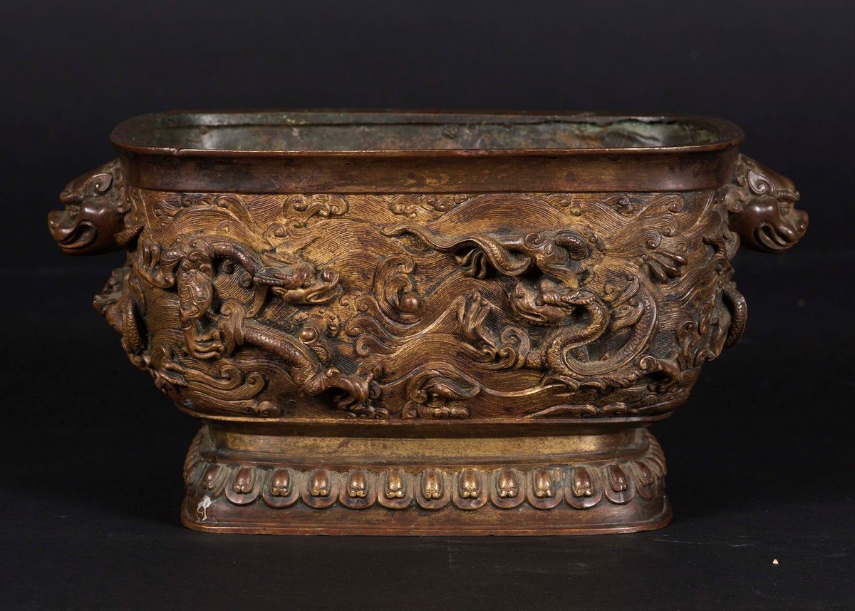Incensiere in Bronzo con Manici con Decoro di Dragoni a Rilievo, Cina, Dinastia Qing, Epoca Qianl...