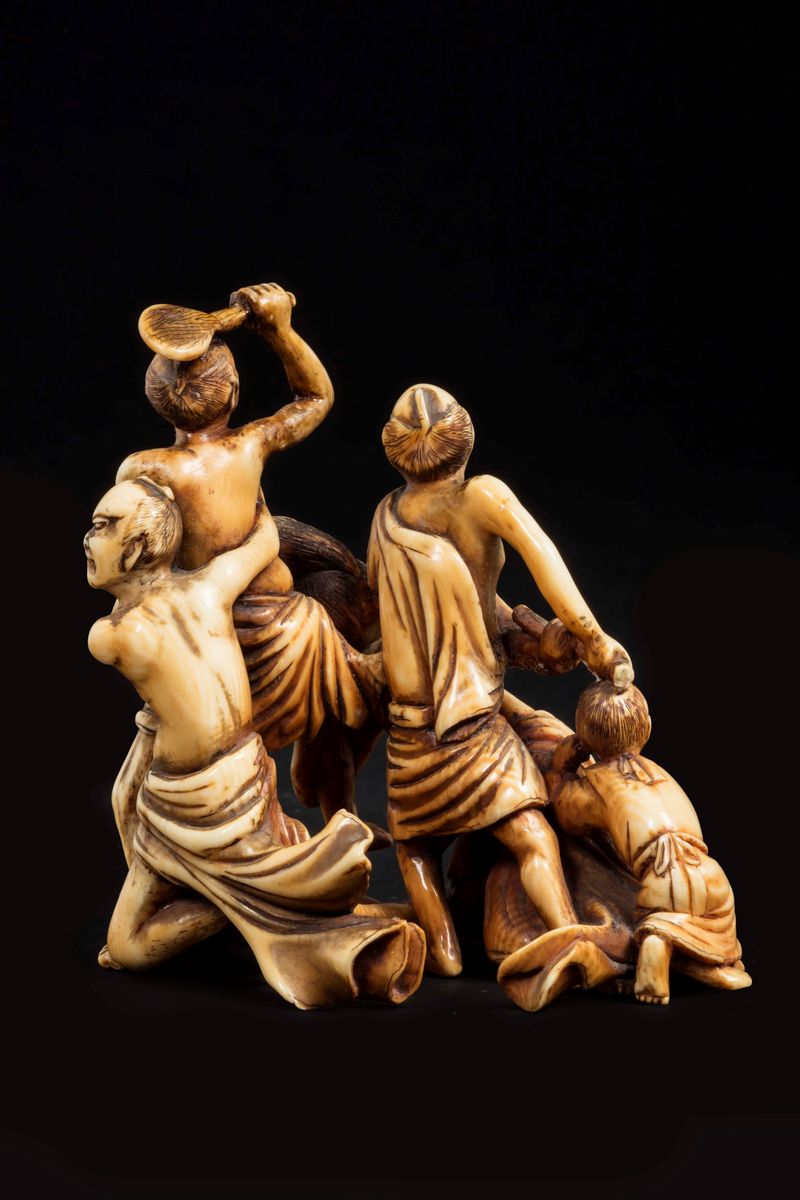 Gruppo Scolpito in Avorio Raffigurante Lottatori, Giappone, Periodo Edo, XVII Secolo