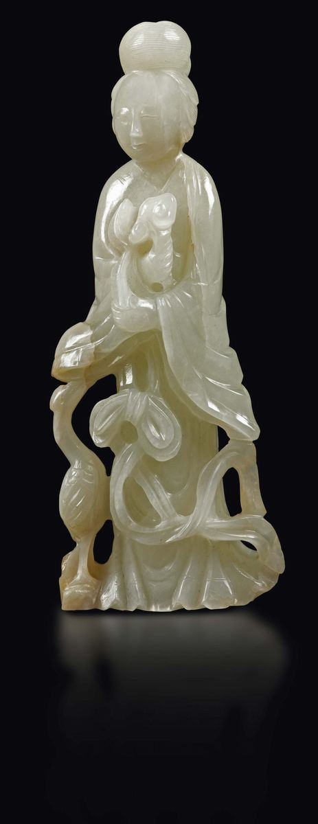 Figura di Guanyin scolpita in giada bianca con cicogna, Cina, Dinastia Qing, XVIII secolo
