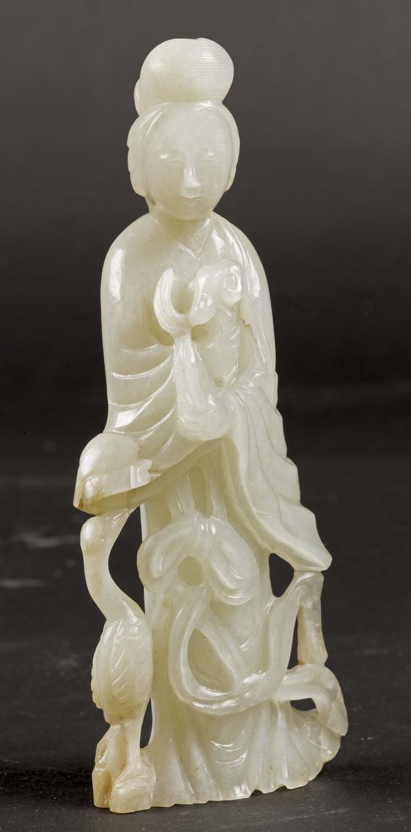 Figura di Guanyin Scolpita in Giada Bianca con Cicogna, Cina, Dinastia Qing, XVIII Secolo